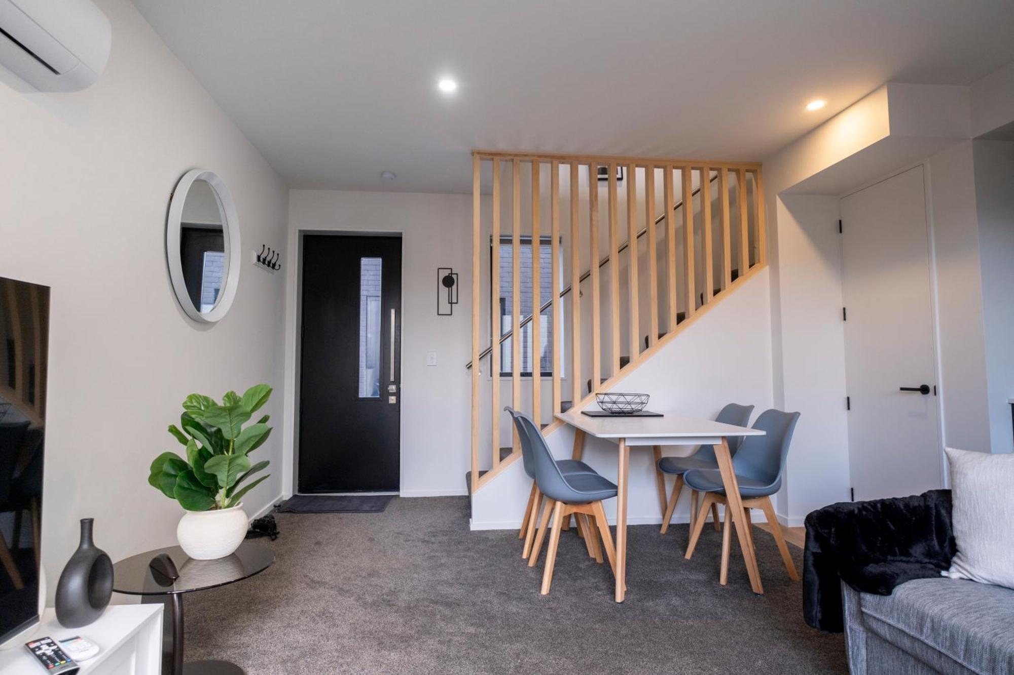 Luxury 2 Bed Townhome In Cbd クライストチャーチ エクステリア 写真
