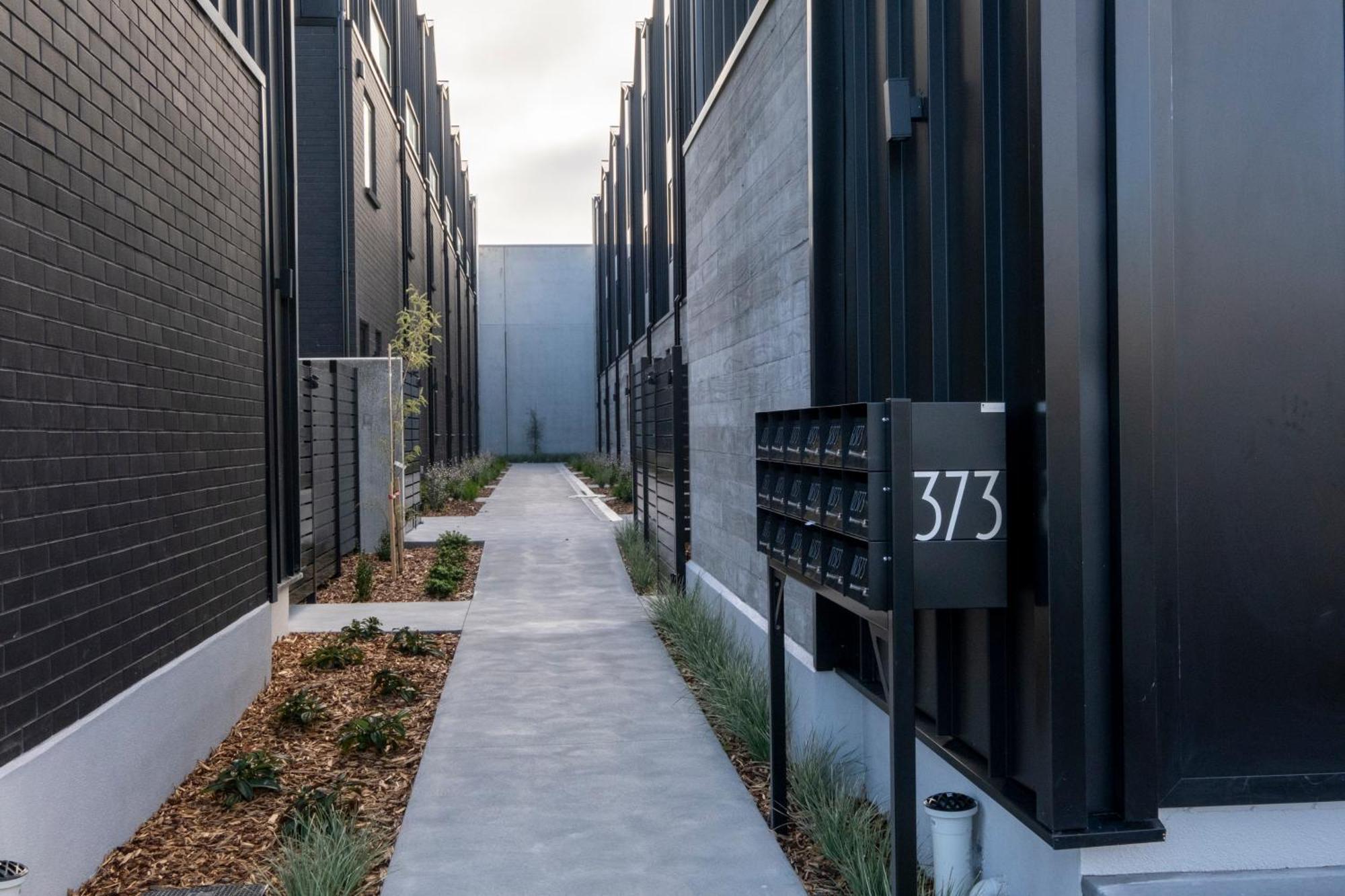 Luxury 2 Bed Townhome In Cbd クライストチャーチ エクステリア 写真